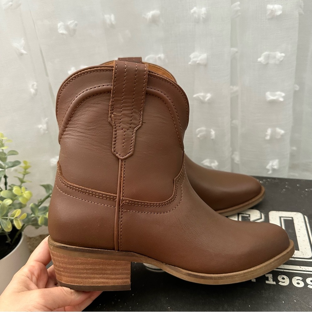 Dingo Women's Saguaro Brown Round Toe Leather Western Booties